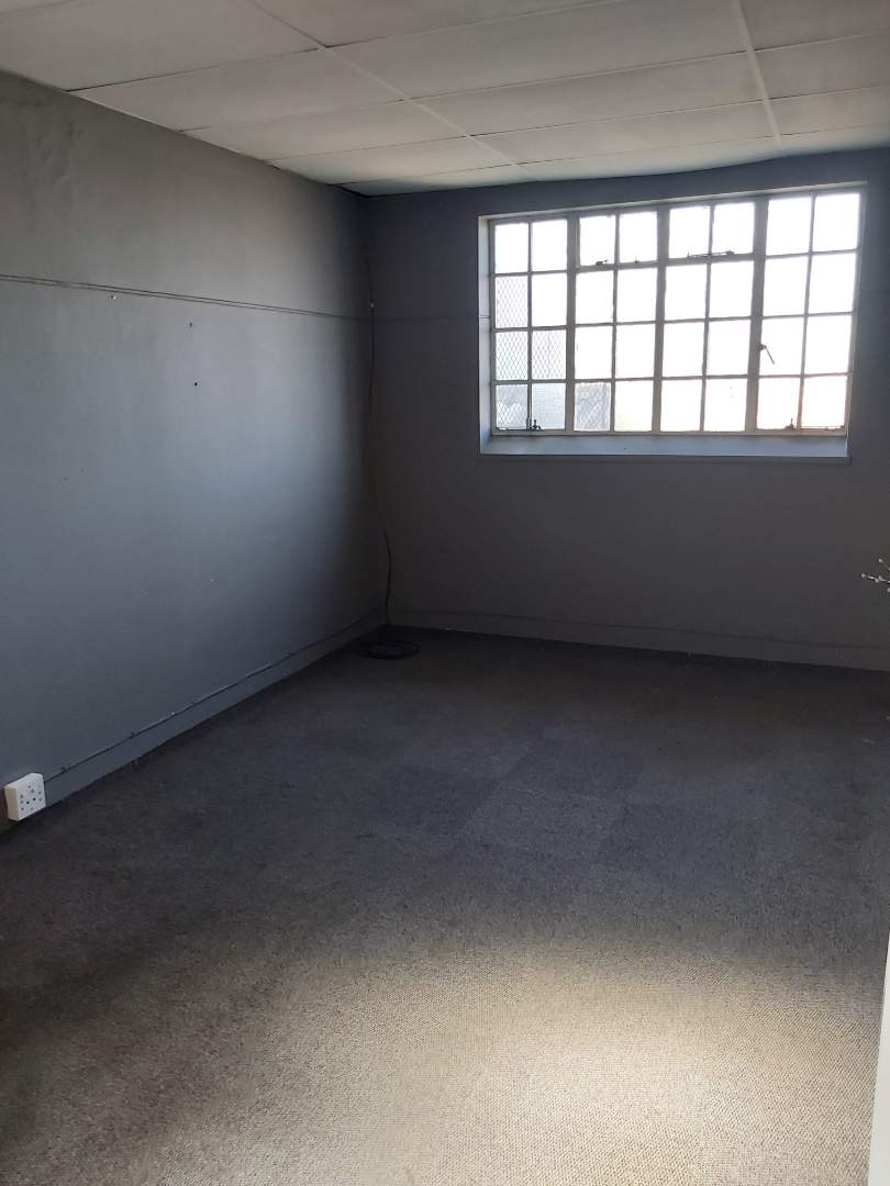 To Let commercial Property for Rent in Sidwell Eastern Cape